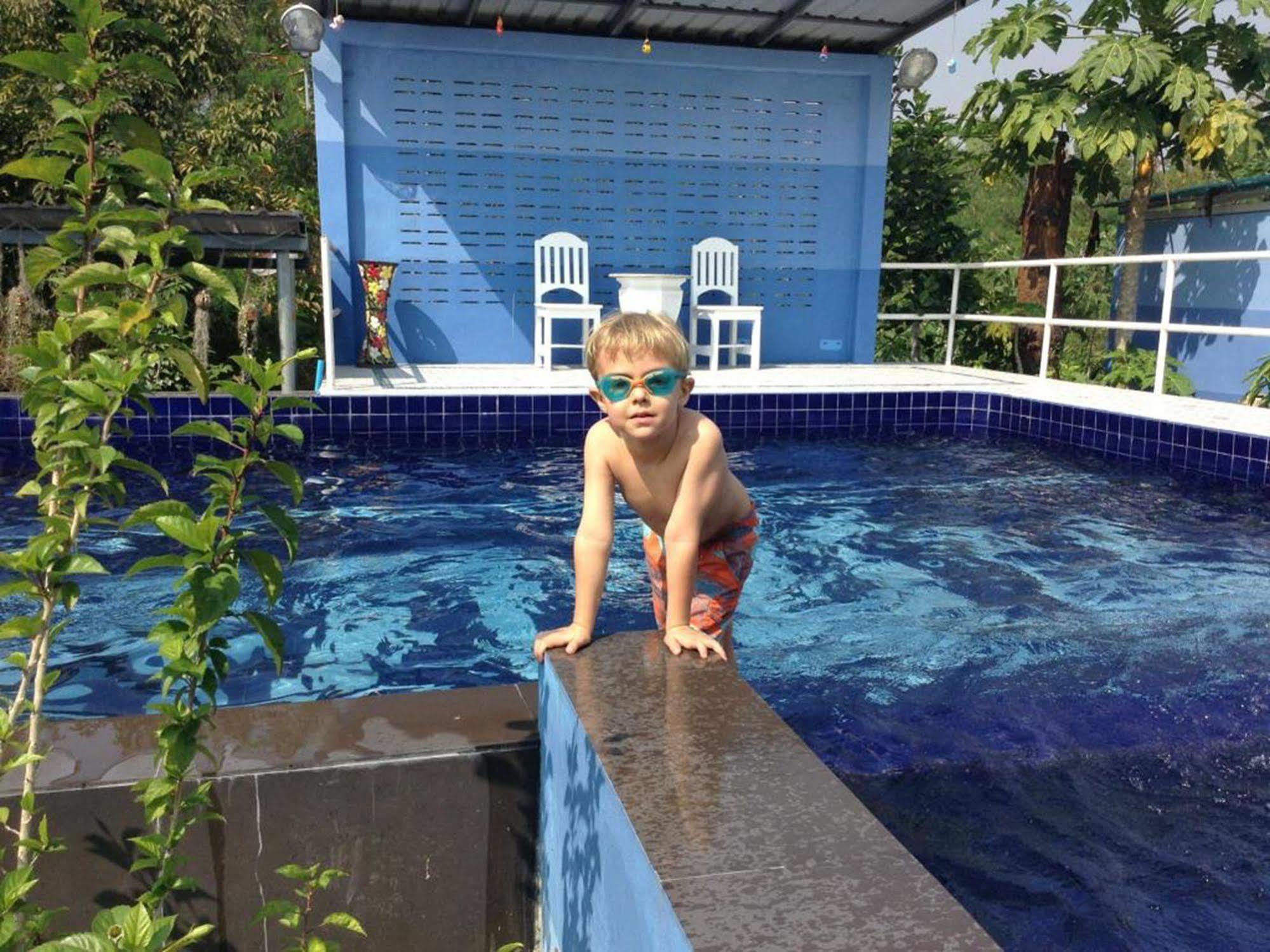 Ratchaburi Lake Scene Resort מראה חיצוני תמונה